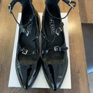 Beautiful patent leather flats / straps